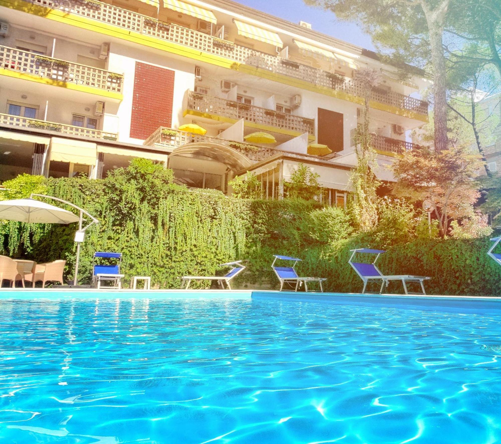 Hotel Abbazia Линяно Сабиадоро Екстериор снимка