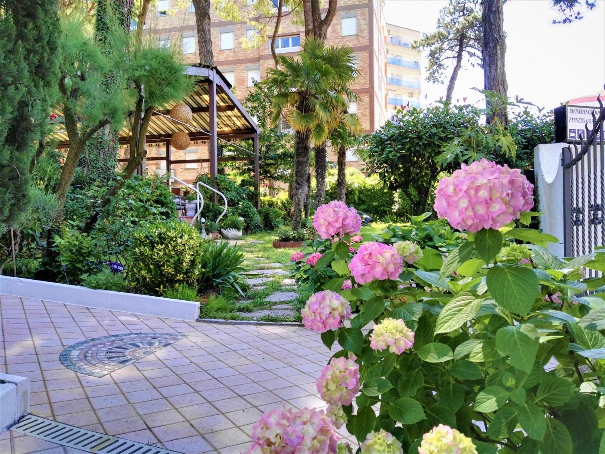Hotel Abbazia Линяно Сабиадоро Екстериор снимка